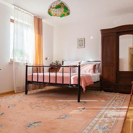 Pink Rose Suite Józefów Exteriör bild